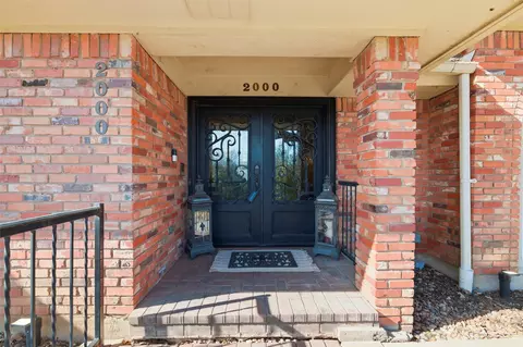 2000 Lakehill Ct, Arlington, TX 76012