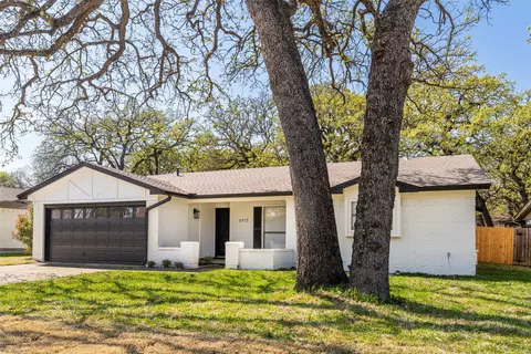 3915 Firethorn Dr, Arlington, TX 76017