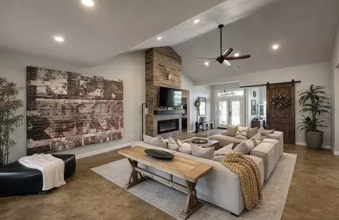 265 Lake Pt, Comanche, TX 76442