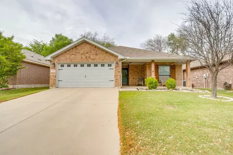 636 Clearbrook St, Azle, TX 76020