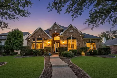 17832 River Chase Dr, Dallas, TX 75287