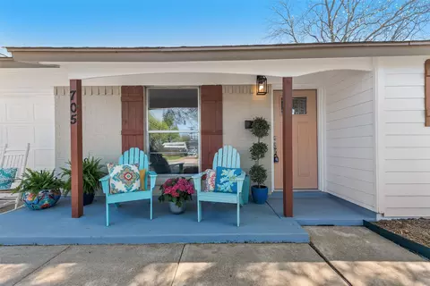705 SW Sunnybrook Dr, Burleson, TX 76028