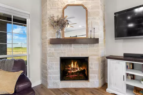 Living - 399 Frederick Dr, Robinson, TX 76706 photo 4 of 4