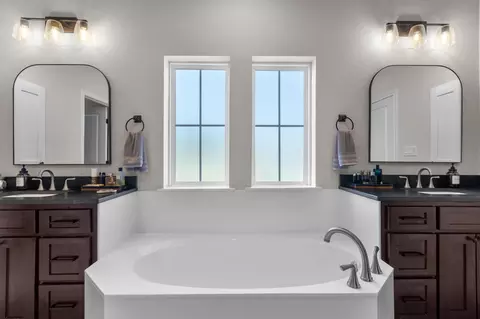 Bath - 399 Frederick Dr, Robinson, TX 76706 photo 3 of 5