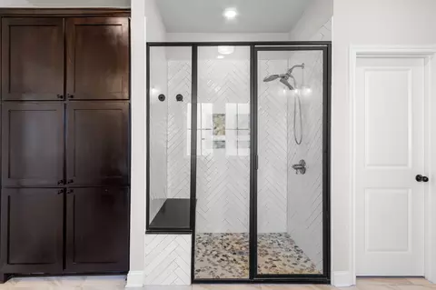 Bath - 399 Frederick Dr, Robinson, TX 76706 photo 4 of 5