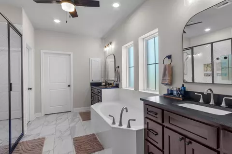 Bath - 399 Frederick Dr, Robinson, TX 76706 photo 1 of 5
