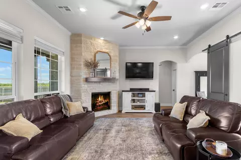 Living - 399 Frederick Dr, Robinson, TX 76706 photo 3 of 4