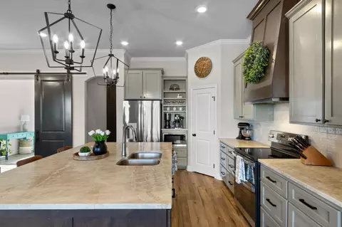 Kitchen - 399 Frederick Dr, Robinson, TX 76706 photo 2 of 5