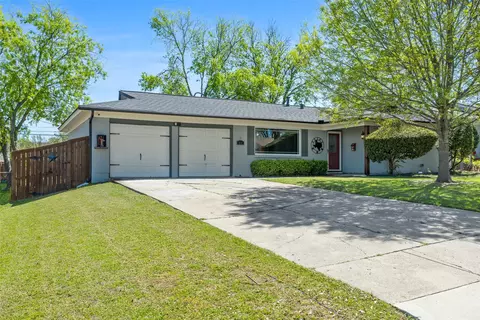 211 Mildred Ln, Benbrook, TX 76126