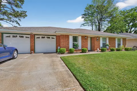 9813 High Point Dr, Shreveport, LA 71106