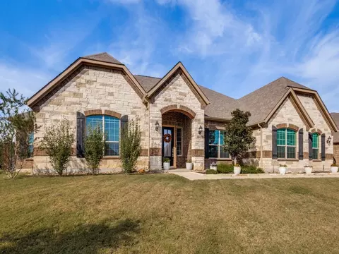 102 White Oak Dr, Krugerville, TX 76227