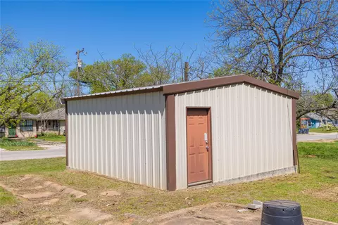 Other - 601 E Ross Ave, De Leon, TX 76444 photo 4 of 5