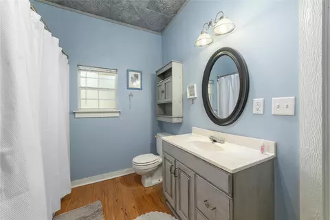 Bath - 601 E Ross Ave, De Leon, TX 76444 photo 1 of 1