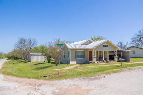 Exterior - 601 E Ross Ave, De Leon, TX 76444 photo 5 of 9