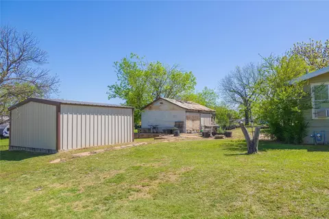 Exterior - 601 E Ross Ave, De Leon, TX 76444 photo 9 of 9