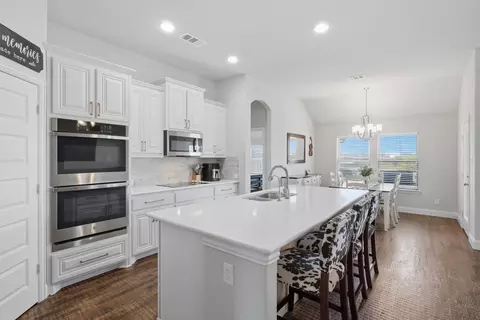 704 Cactus Creek Ct, Godley, TX 76044