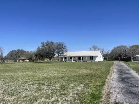 1411 Fox Ln, Burleson, TX 76028