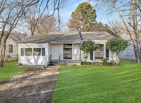 849 Singapore Dr, Wake Village, TX 75501