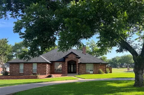 9219 Hanging Moss Dr, Granbury, TX 76049
