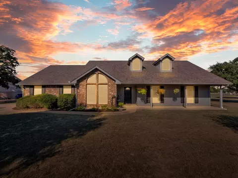 1020 Oak Hollow Ln, Seagoville, TX 75159