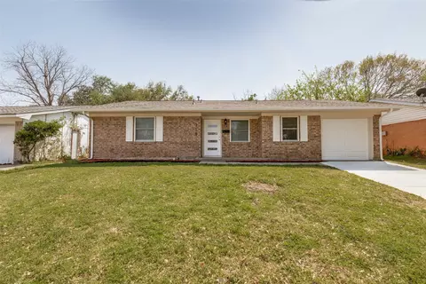 318 Price Dr, Lewisville, TX 75067