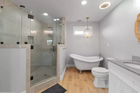 Bath - 420 Overlook Dr, Cleburne, TX 76033 photo 3 of 3