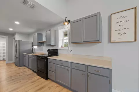 Kitchen - 420 Overlook Dr, Cleburne, TX 76033 photo 1 of 2