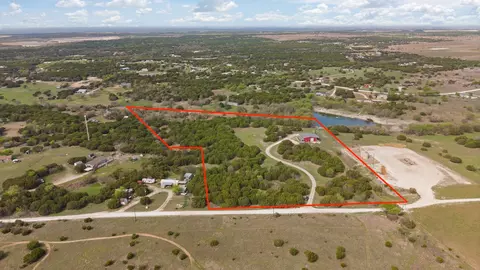 420 Overlook Dr, Cleburne, TX 76033