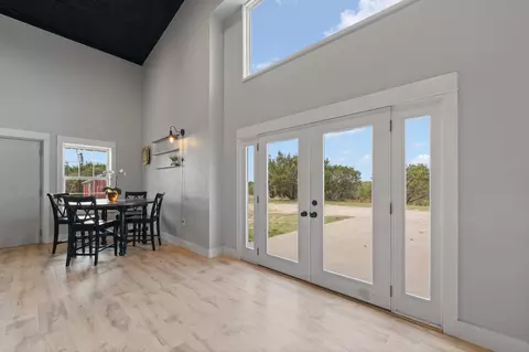 Entry Way - 420 Overlook Dr, Cleburne, TX 76033 photo 3 of 5
