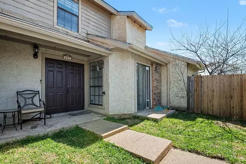 237 Shady Lane Dr, Fort Worth, TX 76112