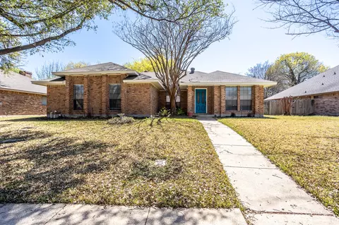 509 Wisterglen Dr, Desoto, TX 75115