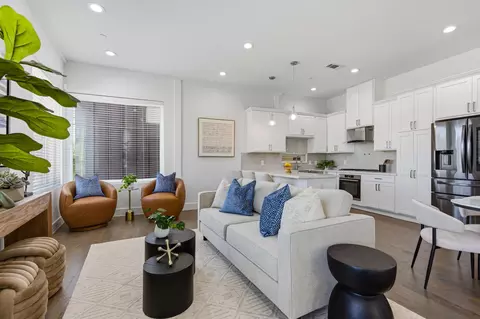 2450 N Garrett Ave #18, Dallas, TX 75206