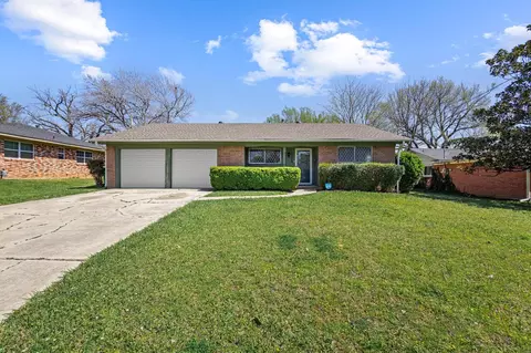 1306 Hillside Dr, Gainesville, TX 76240