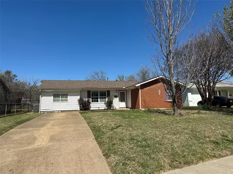 2203 Finley Rd, Irving, TX 75062