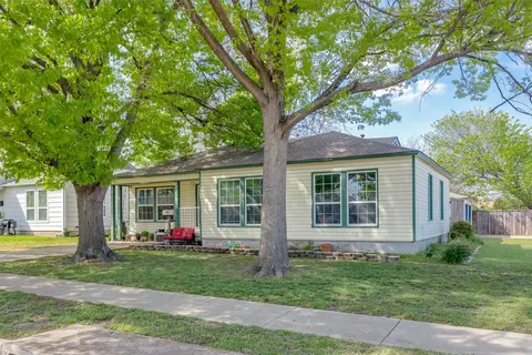 801 Holly Dr, Garland, TX 75040