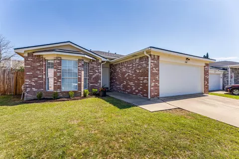 8100 Iris Cir, Fort Worth, TX 76137