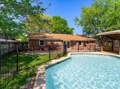 6620 Bernadine Dr, Watauga, TX 76148