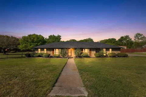 1108 Lakefront Dr, Waxahachie, TX 75165