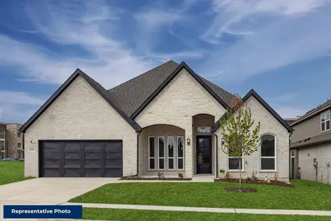 608 S Hidden Lakes Dr, Desoto, TX 75115