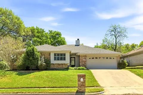 1704 Saxon Dr, Bedford, TX 76021