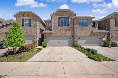 537 Hutchinson Ln, Lewisville, TX 75077