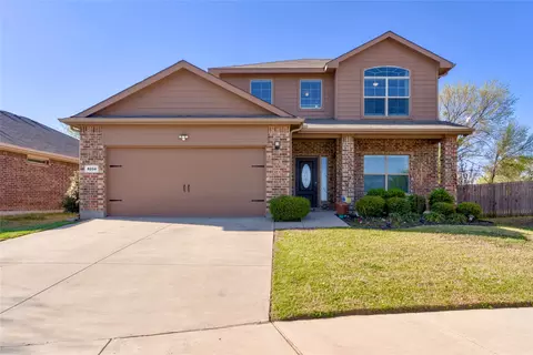 8204 Windsor Forest Dr, Fort Worth, TX 76120