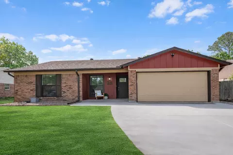 4408 Tiptop St, Haltom City, TX 76117