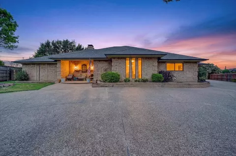 1605 Heather Ct, Cleburne, TX 76033