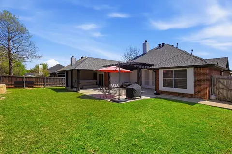 Exterior - 1711 Copper Leaf Dr, Corinth, TX 76210 photo 5 of 11
