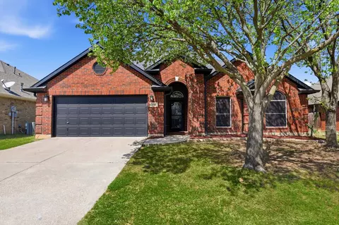 1711 Copper Leaf Dr, Corinth, TX 76210