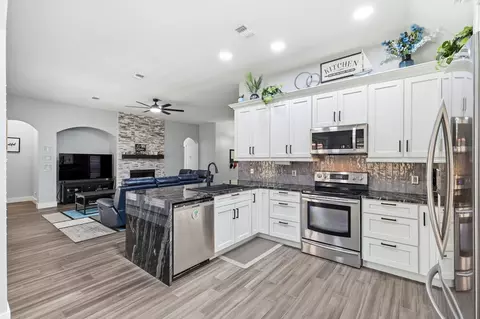Kitchen - 1711 Copper Leaf Dr, Corinth, TX 76210 photo 3 of 4