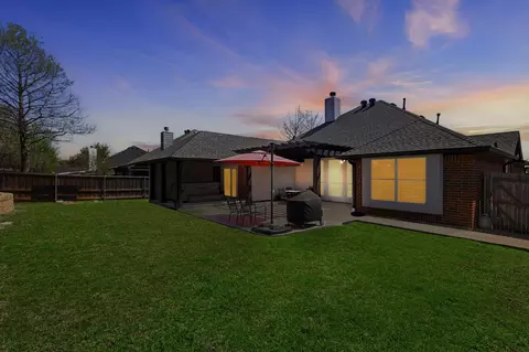 Exterior - 1711 Copper Leaf Dr, Corinth, TX 76210 photo 6 of 11