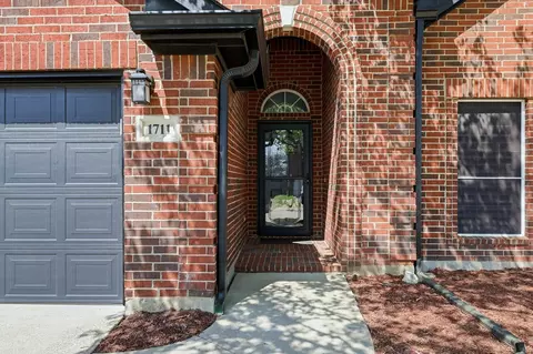 Exterior - 1711 Copper Leaf Dr, Corinth, TX 76210 photo 4 of 11
