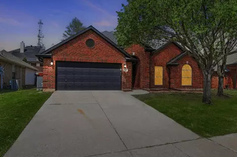 Exterior - 1711 Copper Leaf Dr, Corinth, TX 76210 photo 3 of 11